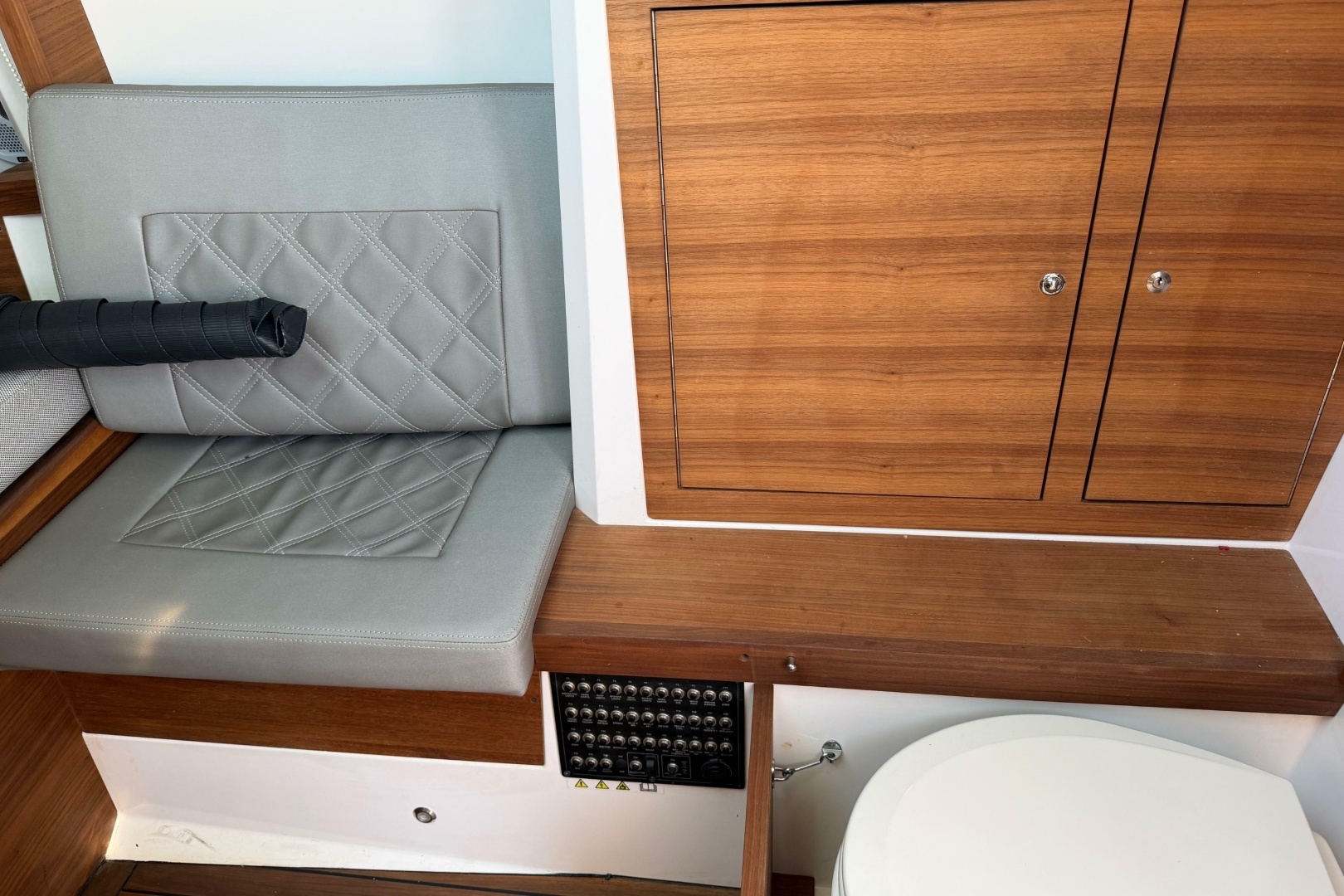 2018 Axopar 37 Cabin - Image 25