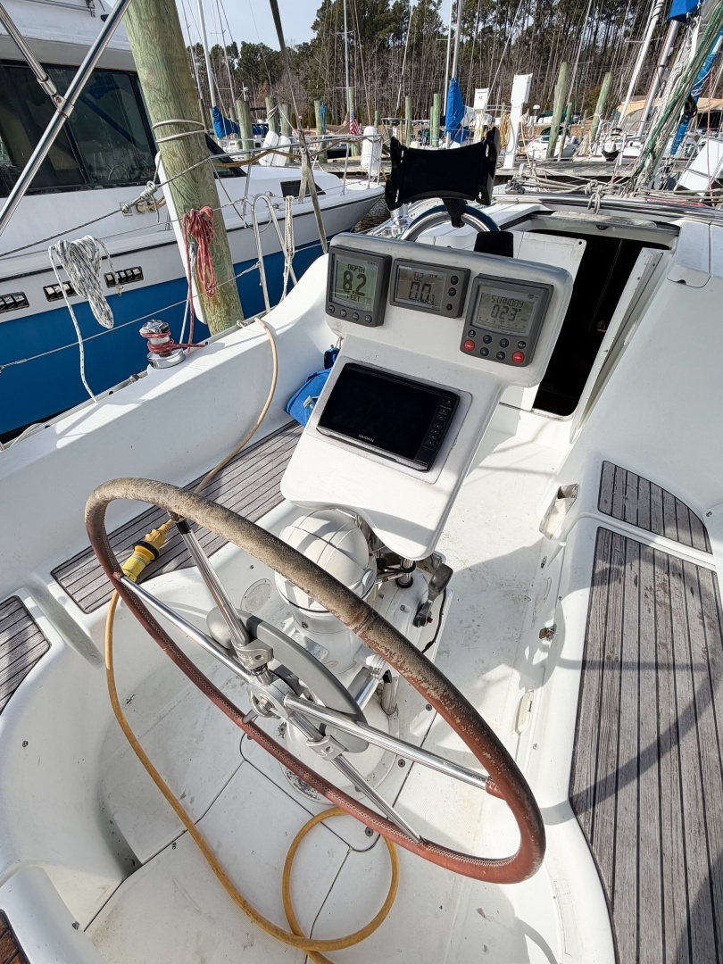 2007 Beneteau 323 - Image 36