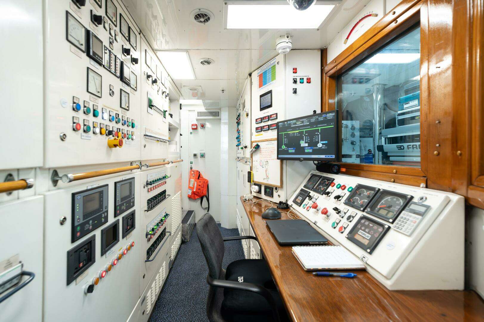 2007 CRN Pilothouse - Image 75
