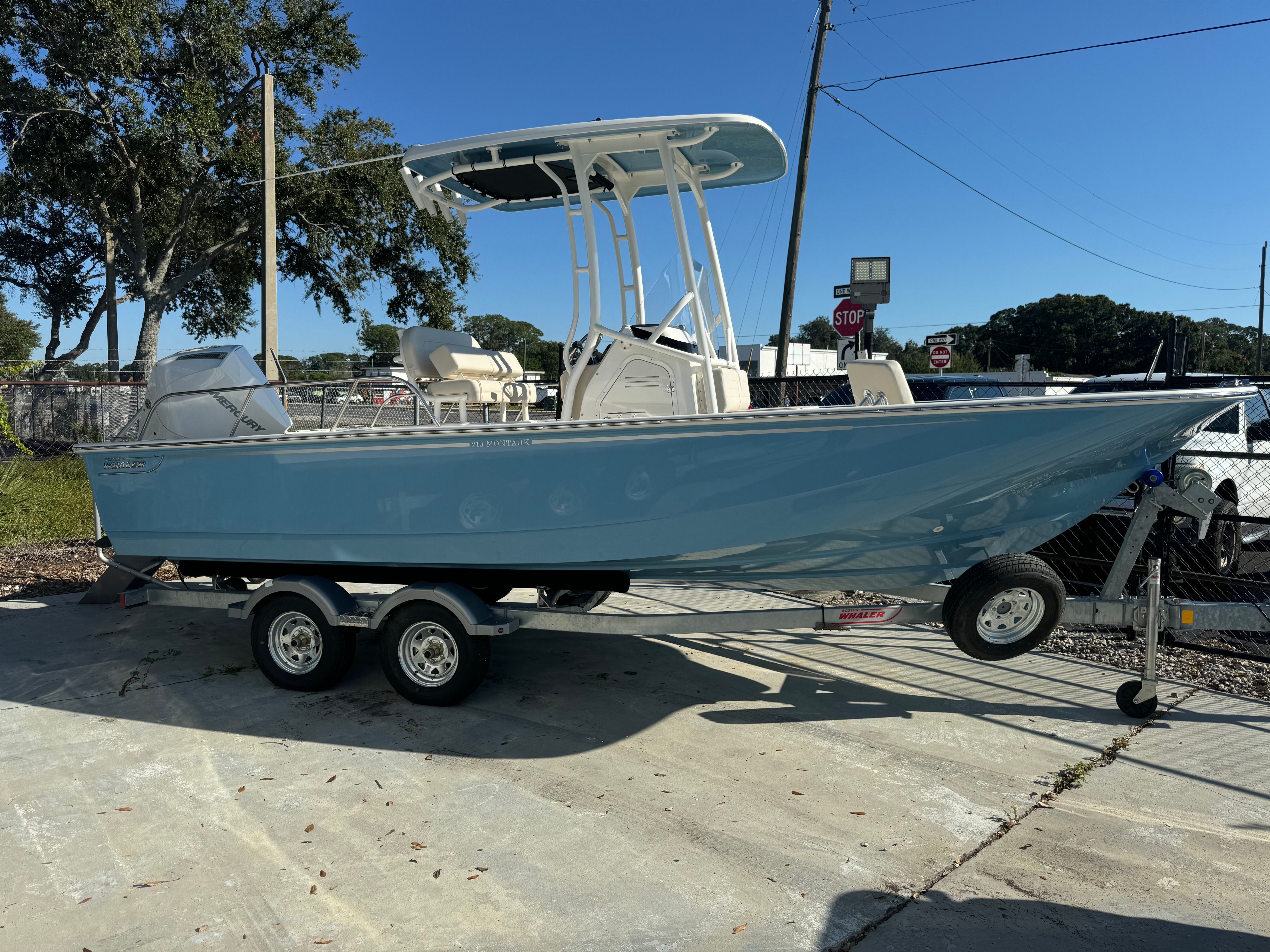 2026 Boston Whaler 210 Montauk