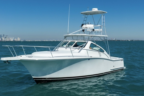 2004 Luhrs 320 Open