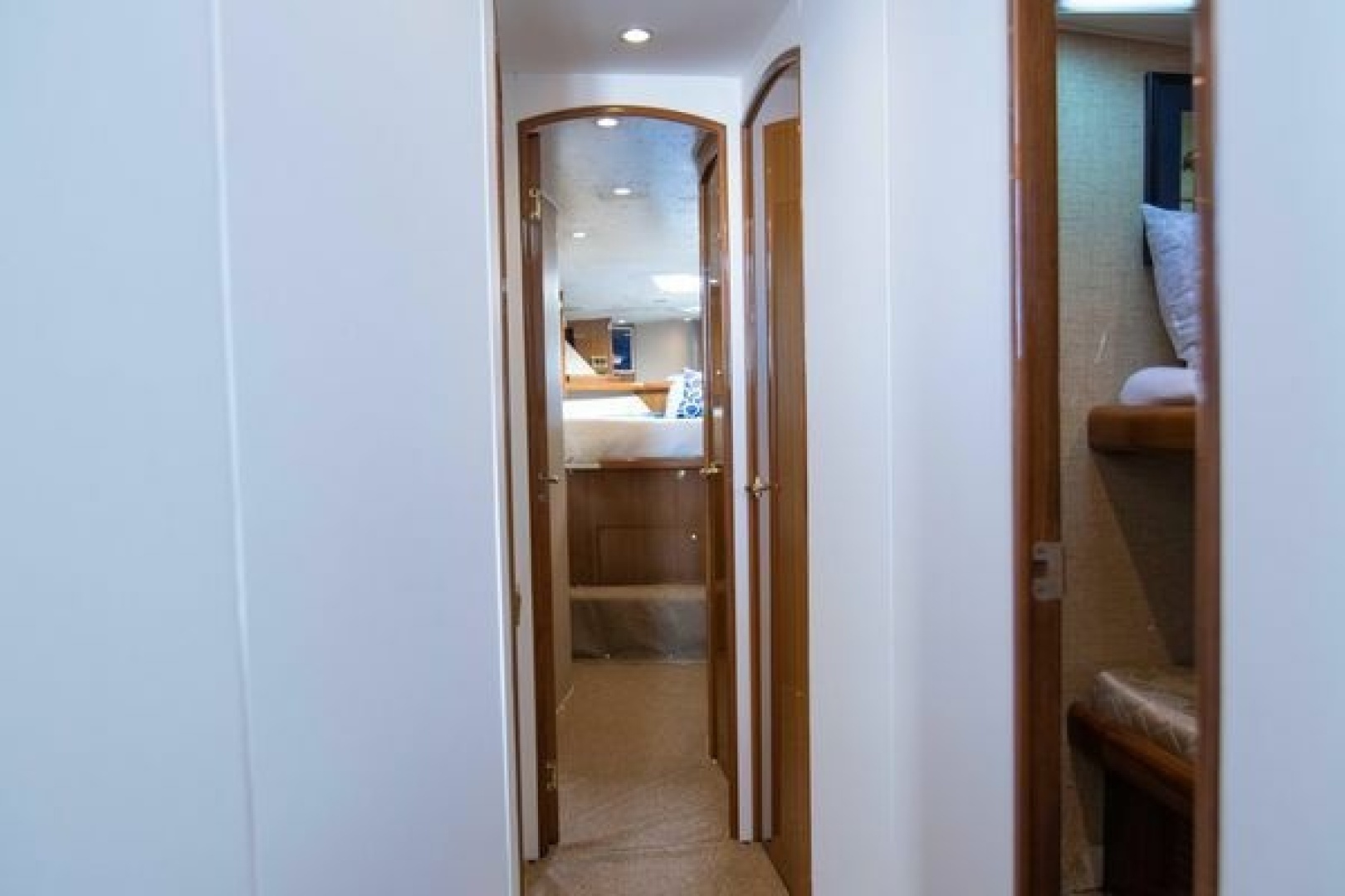 2007 Viking 52 Convertible - Image 28