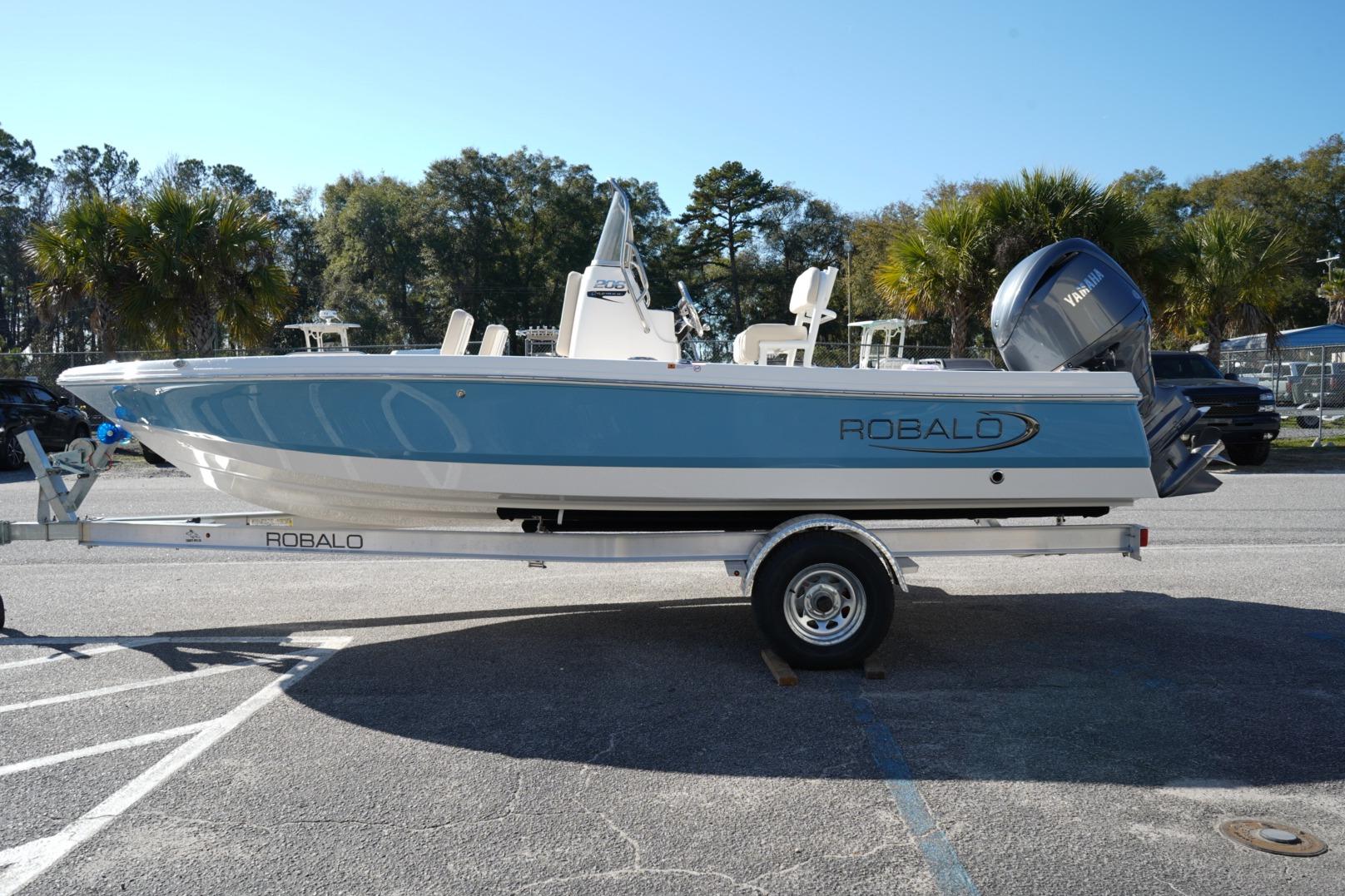 2026 Robalo 206 Cayman