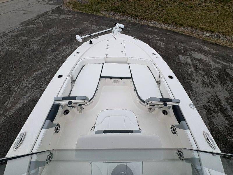 2026 Robalo 246 Cayman - 107