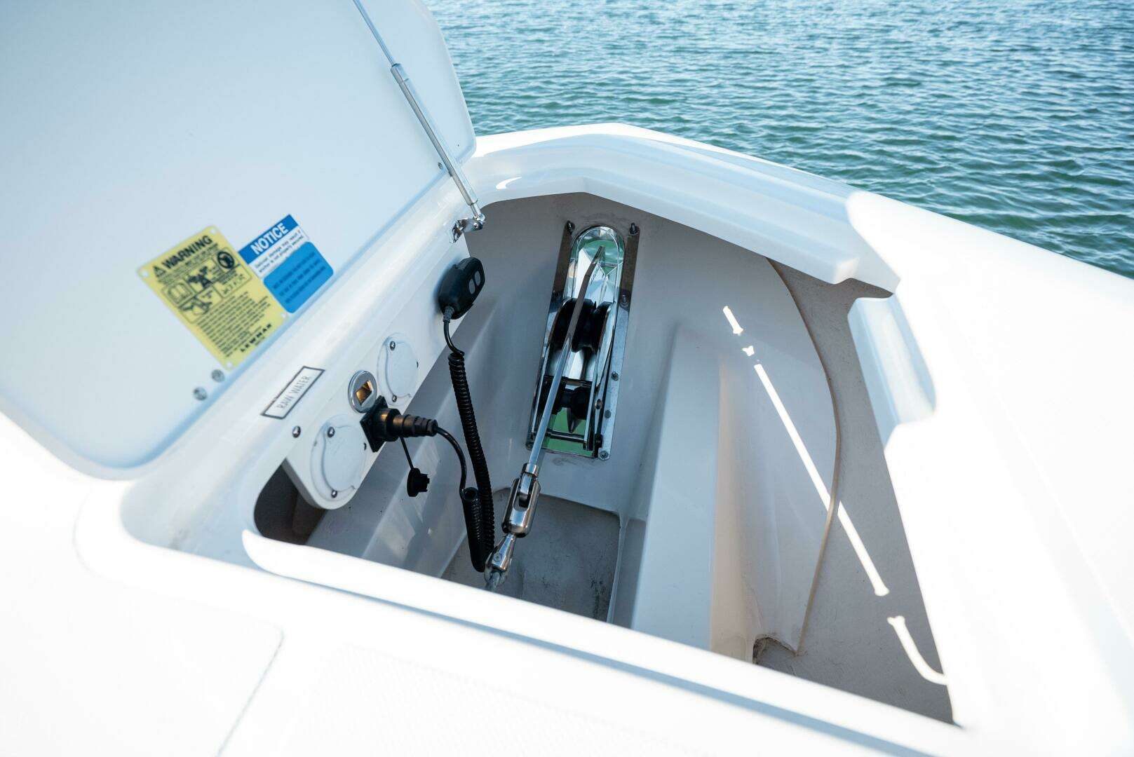 2023 Pursuit S428 - Image 15