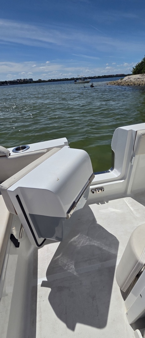 2021 Sea Hunt Escape 27 Center Console - Image 14