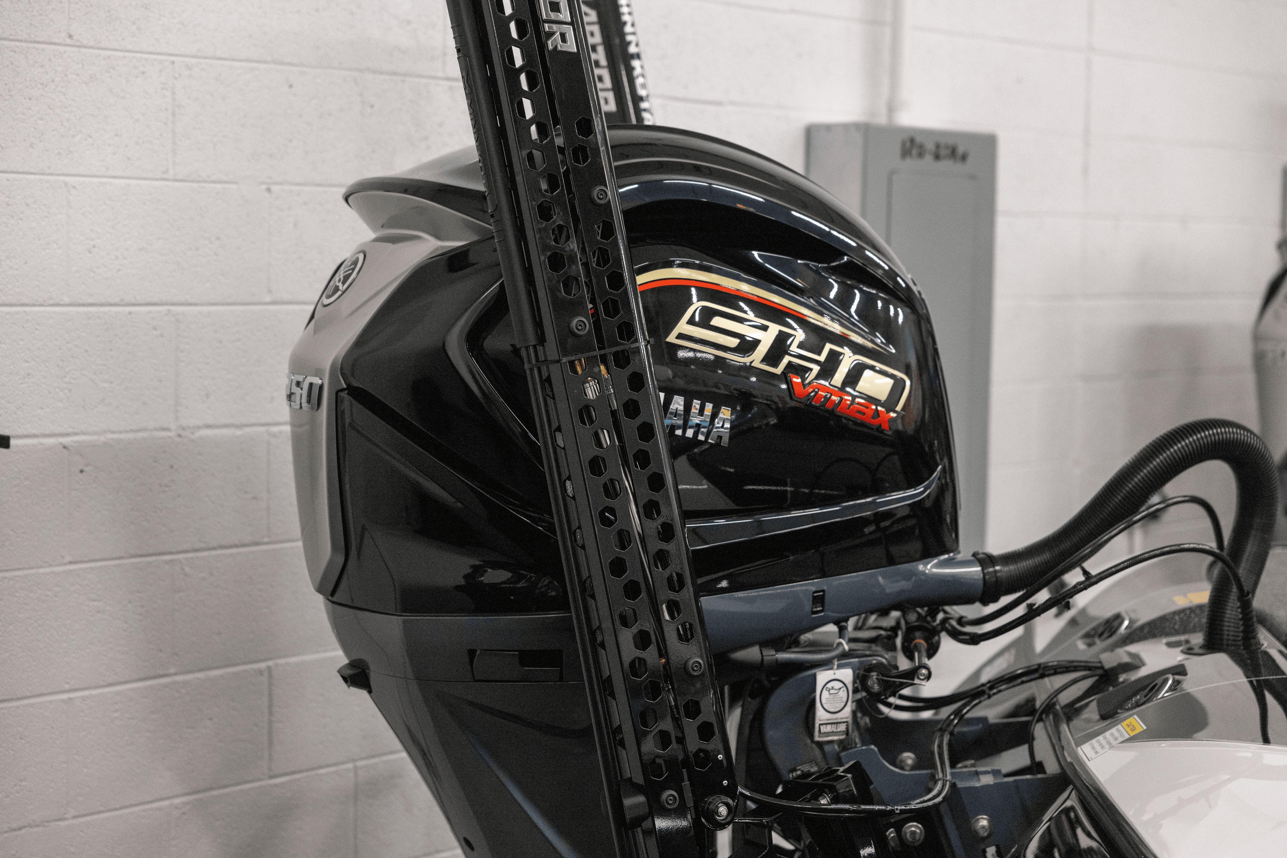 2026 Skeeter FXR21 FLEX boat engine, featuring Yamaha SHO VMAX branding.