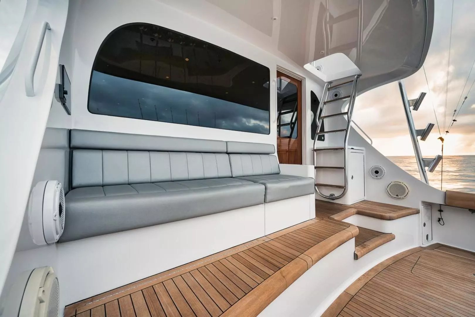2020 Hatteras Convertible GT59 - Image 21