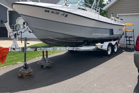 1987 Aquasport 222 Express Fisherman