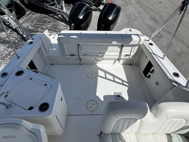 2012 Robalo 247 DC - 18