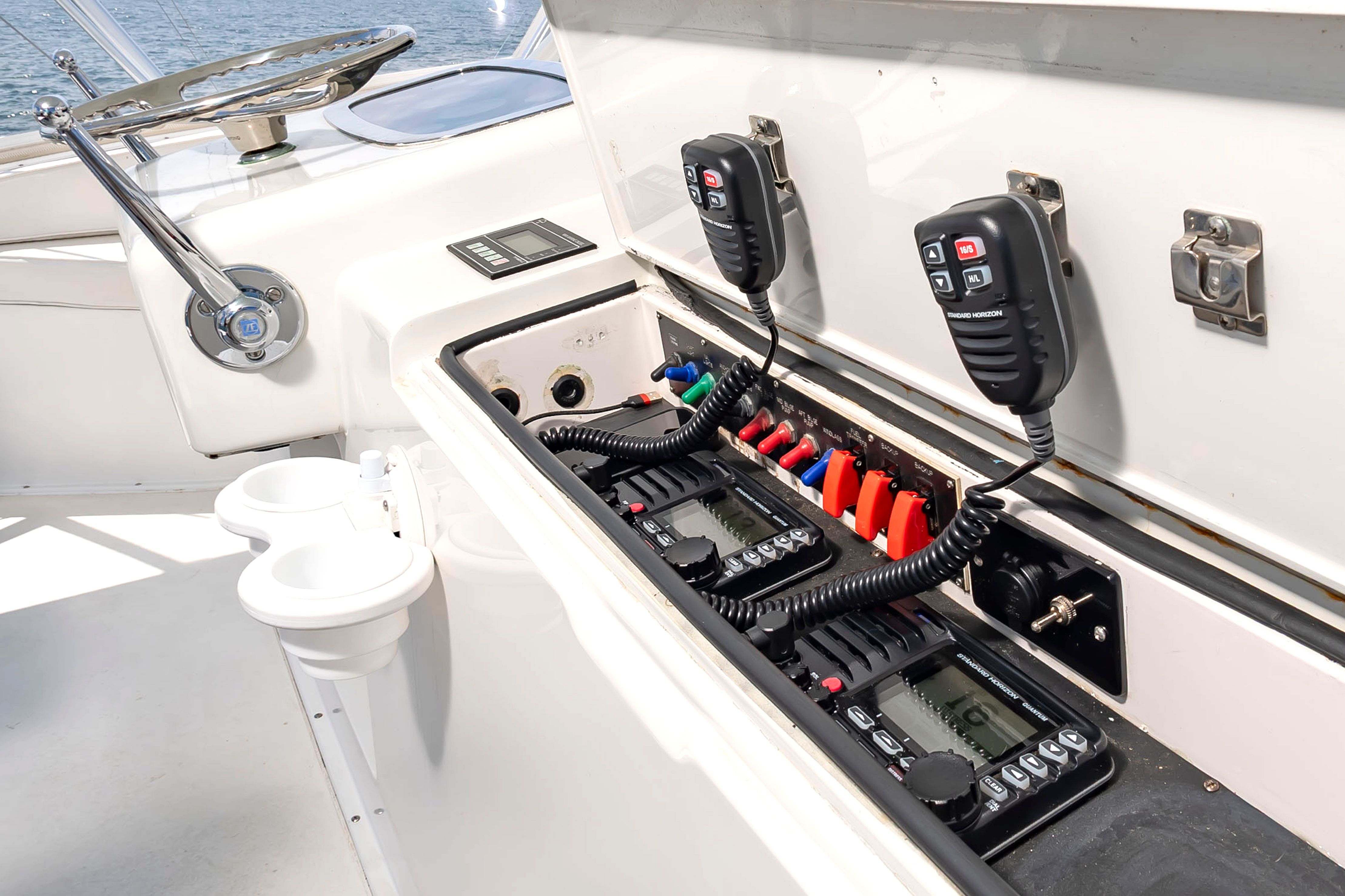 1999 Viking 55 Convertible - 12