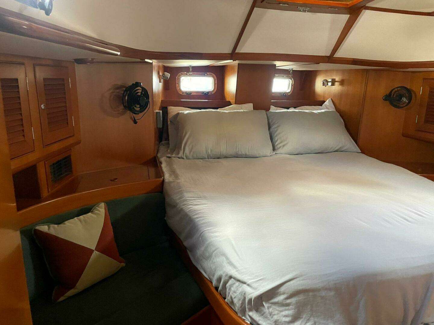 2001 Hylas 49 - Image 10