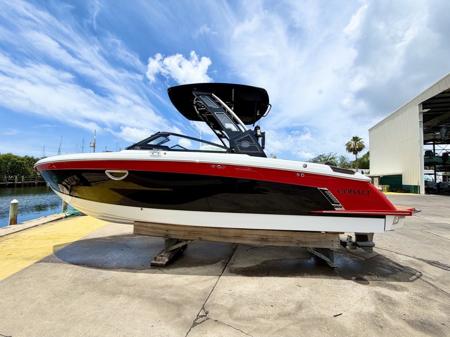 2024 Cobalt R8 Surf - Image 12
