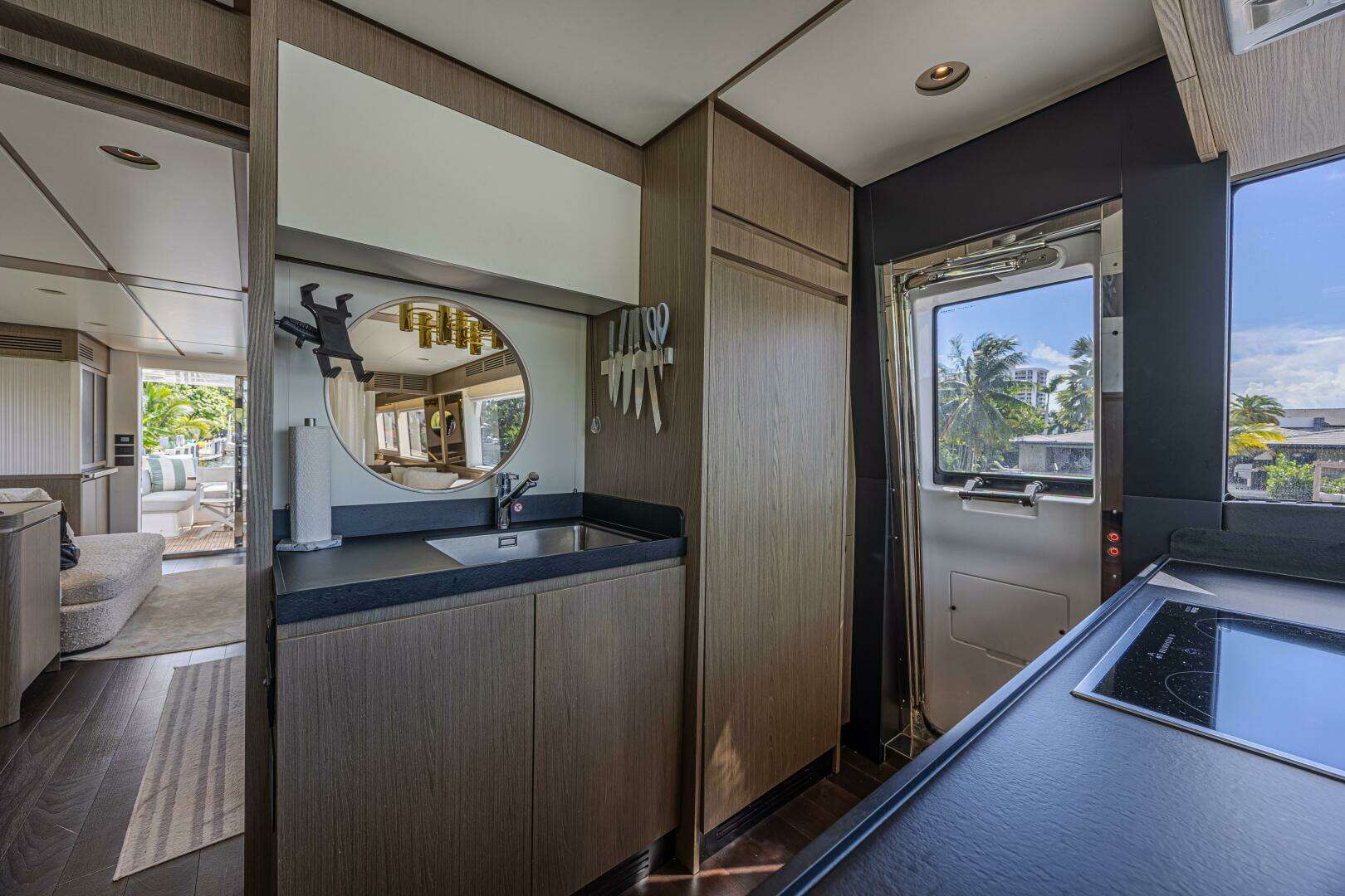 2022 Azimut Magellano 66 - Image 25