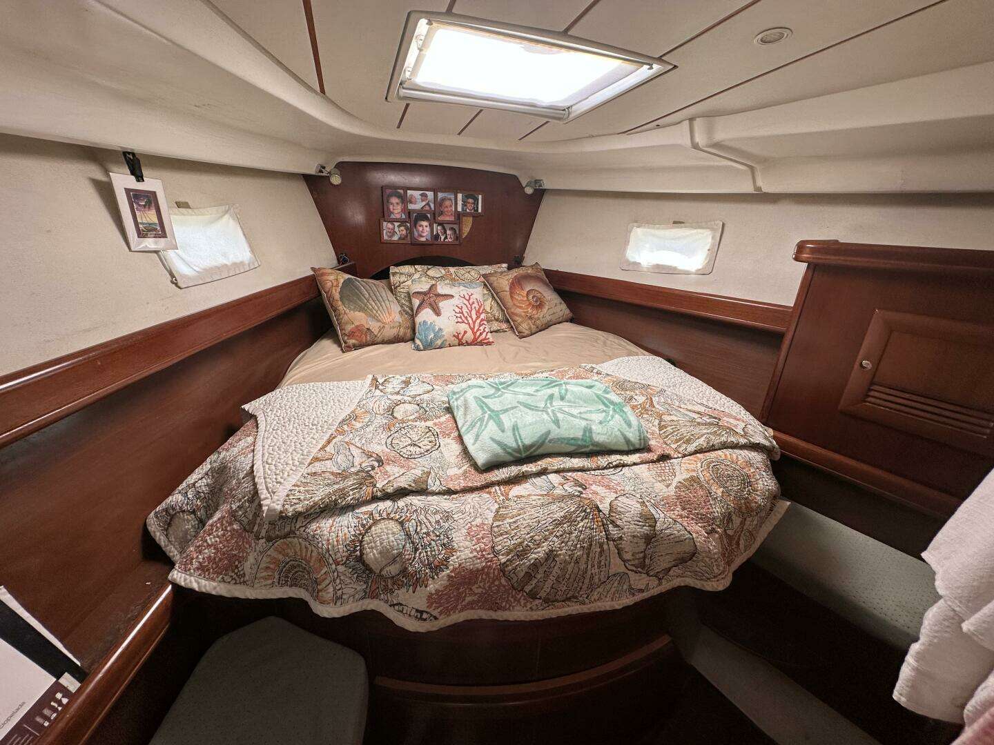 2004 Beneteau 423 - Image 42