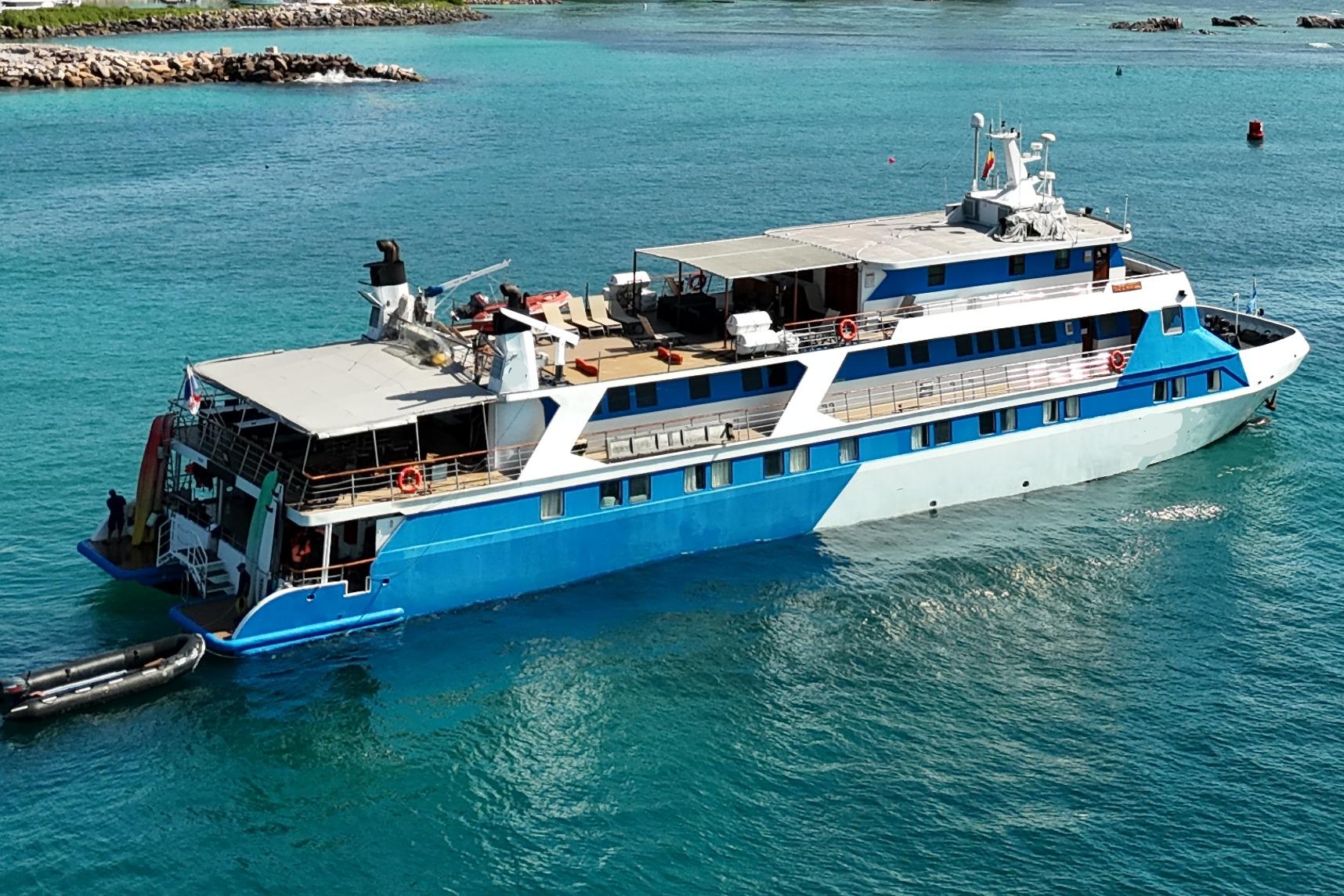 1986 Custom Catamaran Cruise Ship