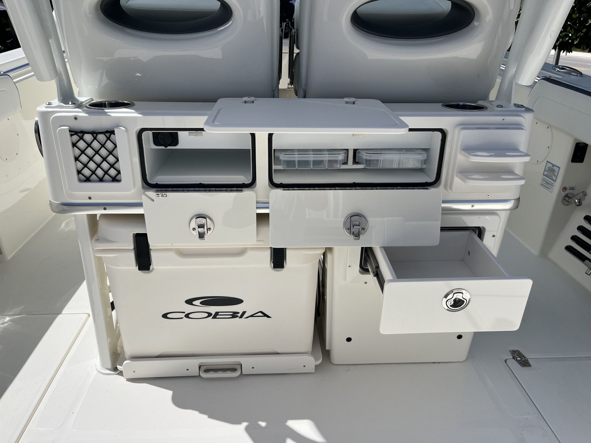 2026 Cobia 285 Open Center Console - 11