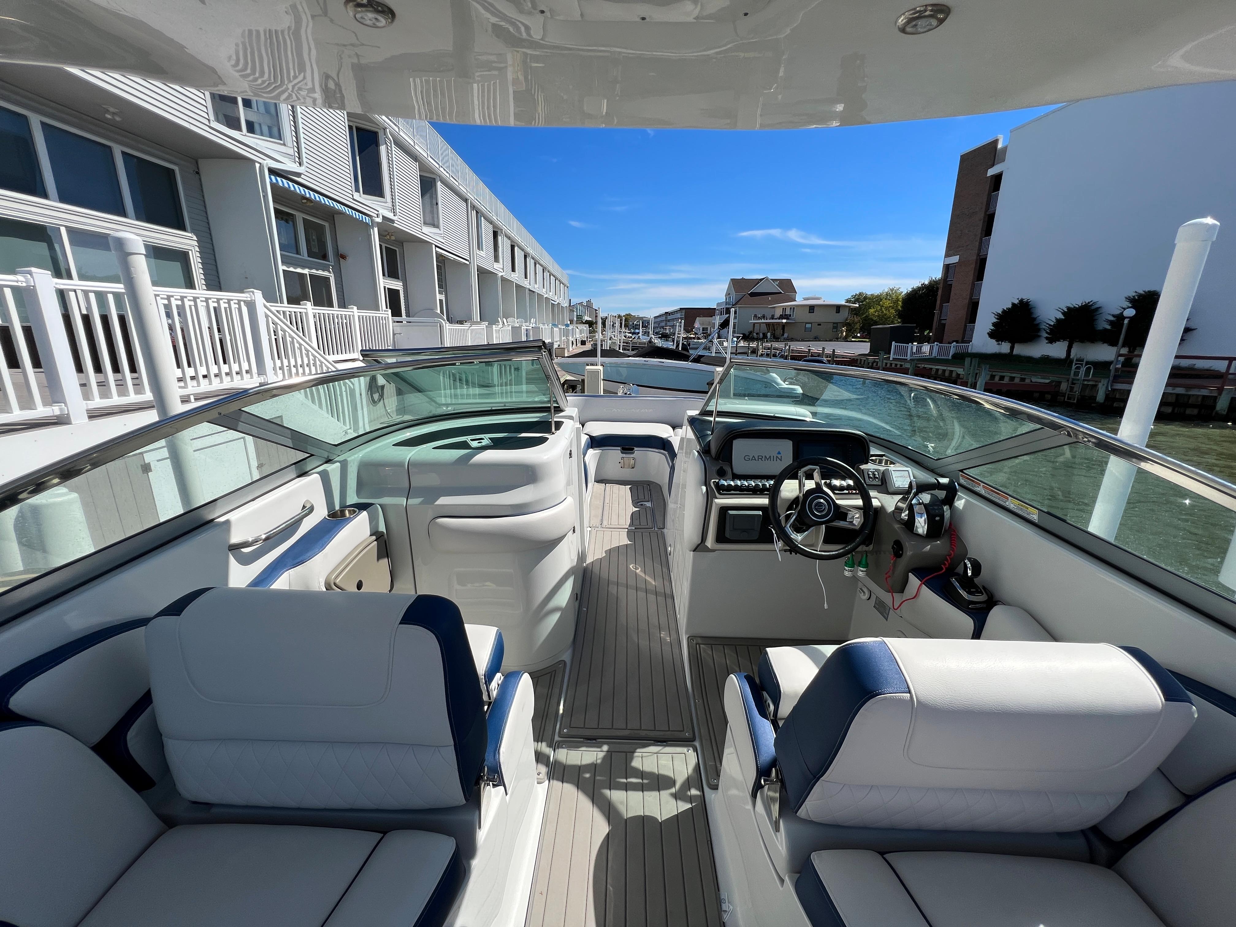 2022 Crownline E305 XS Cockpit