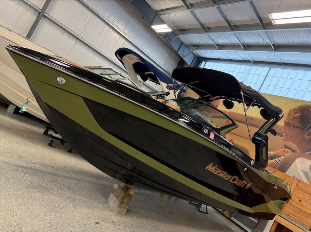 2023 MasterCraft X22
