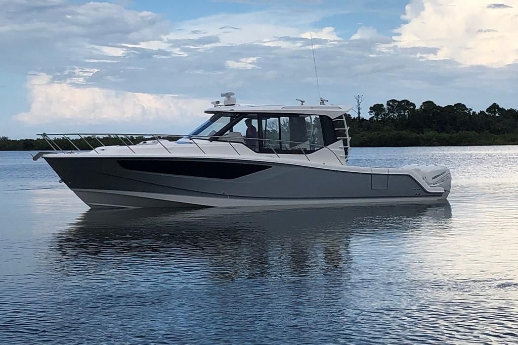 2023-Boston-Whaler-405-Conquest-MarineMax