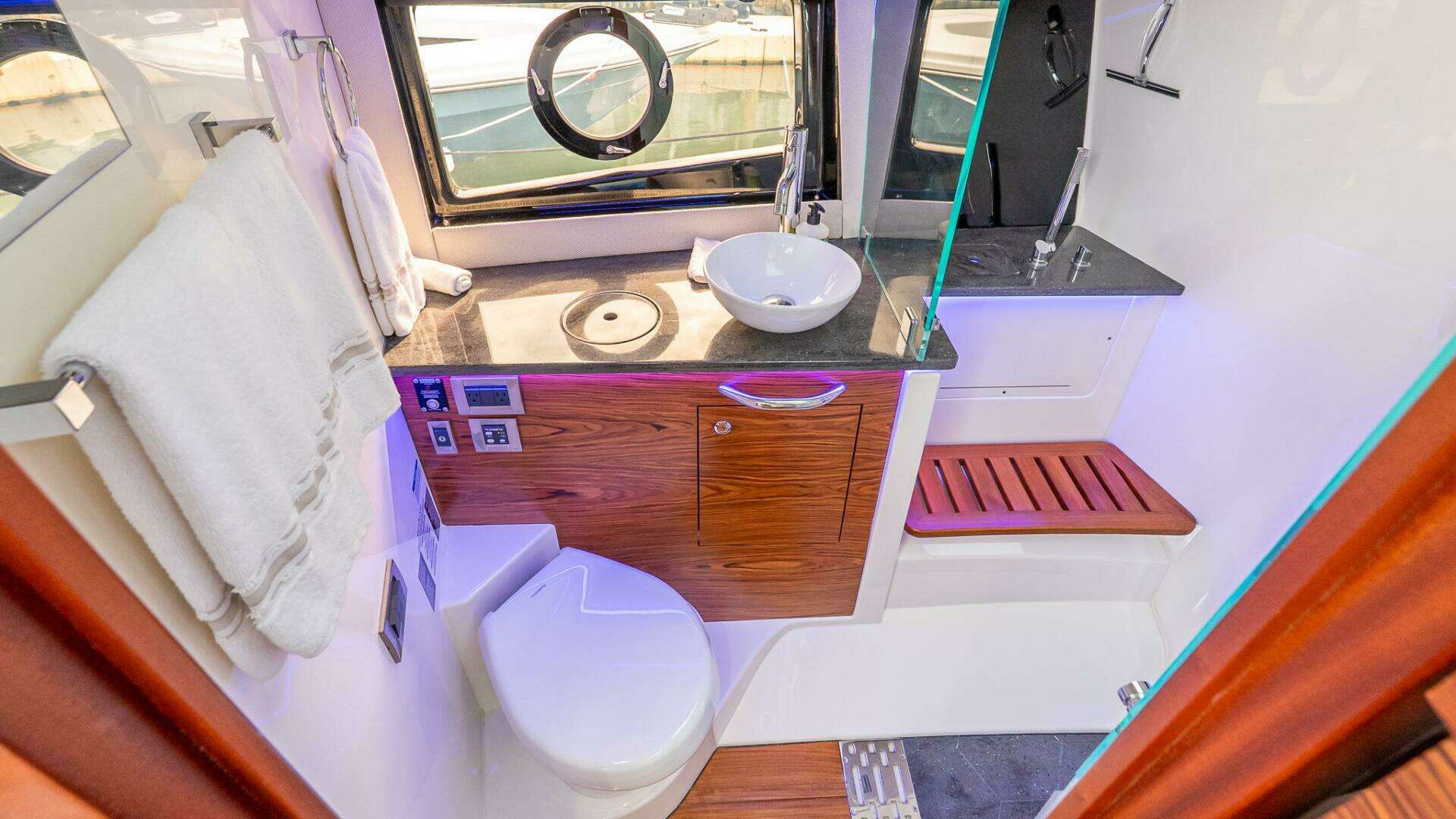 2024 Boston Whaler 405 Conquest - Image 60