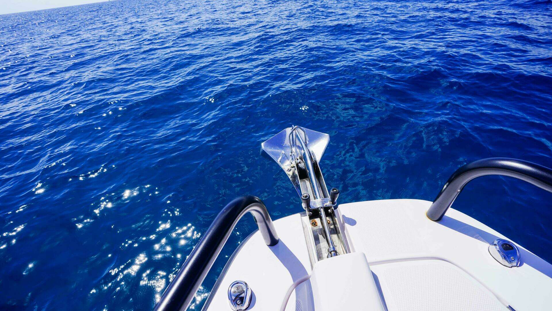 2024 Axopar 37 XC Cross Cabin - Image 37