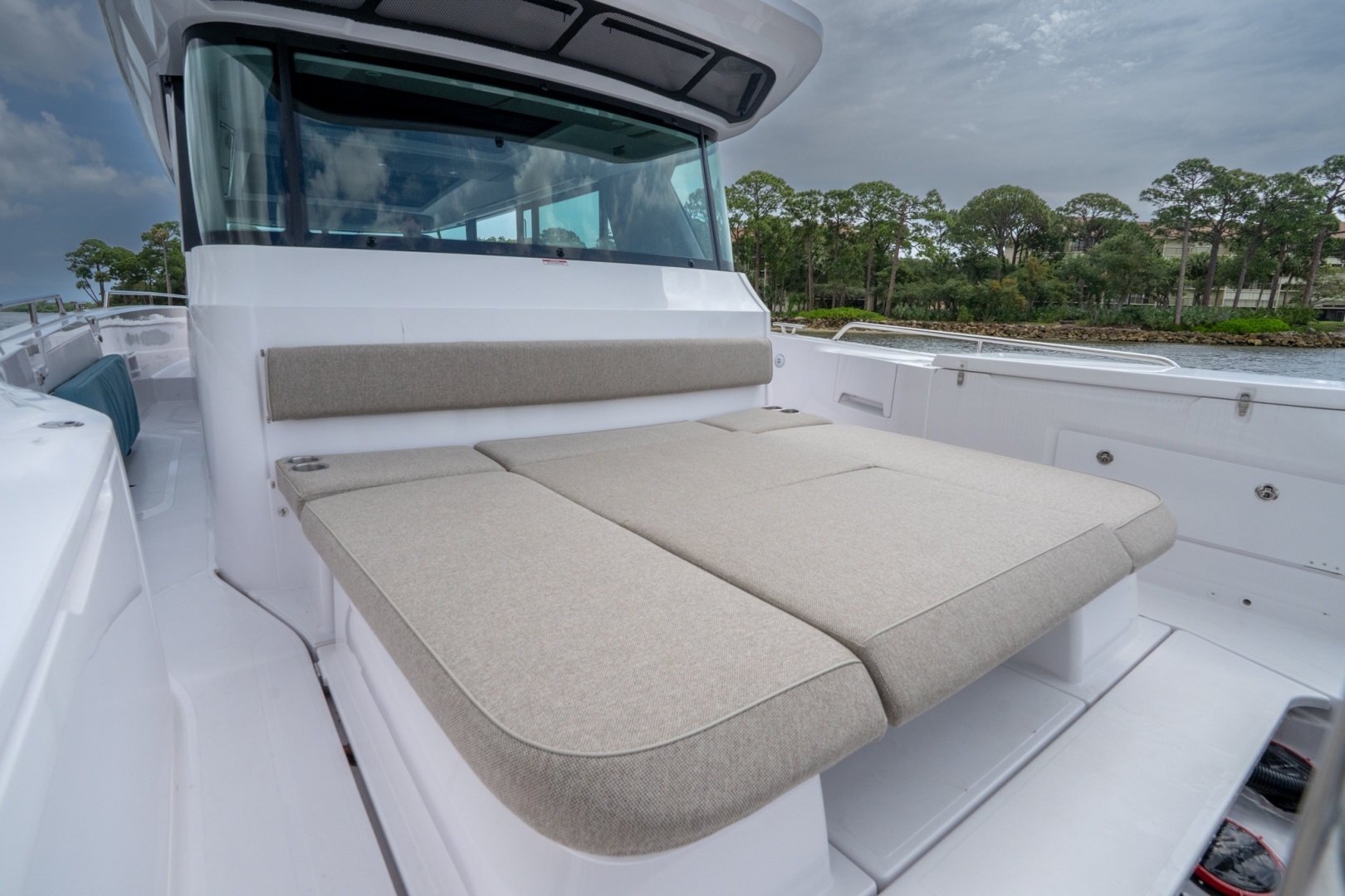2024 Axopar 45 XC Cross Cabin - Image 11