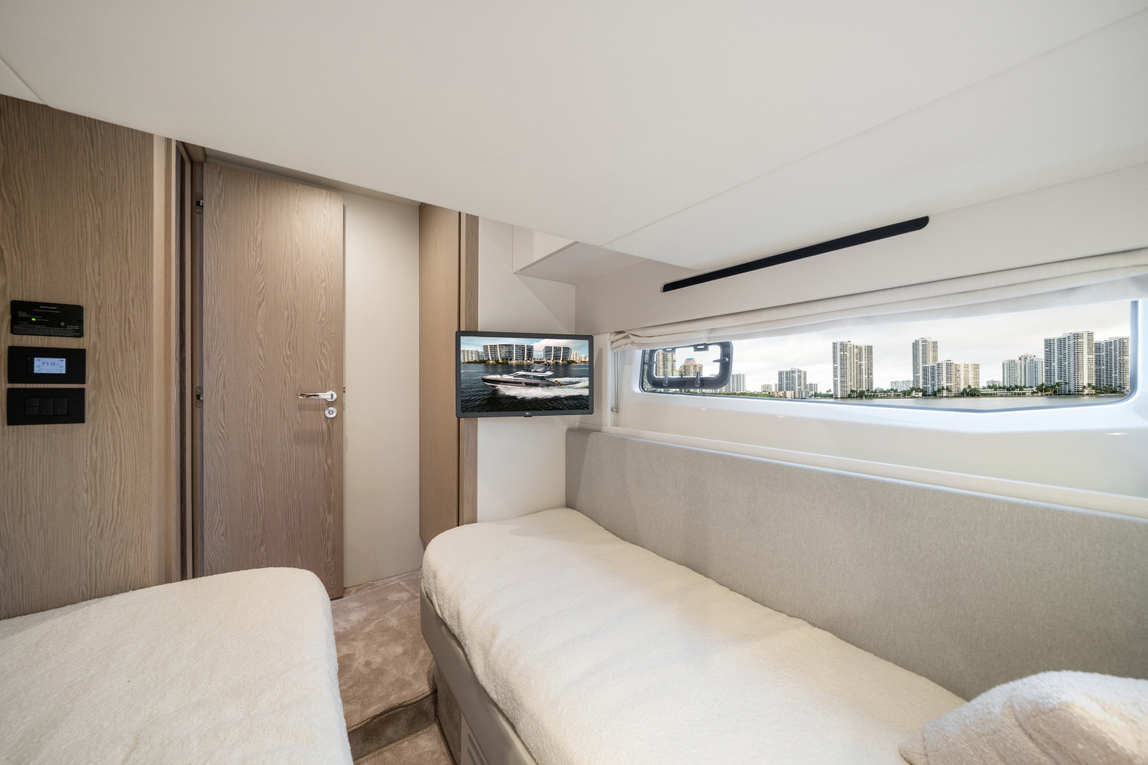 2023 Azimut 53 FLY - Image 18