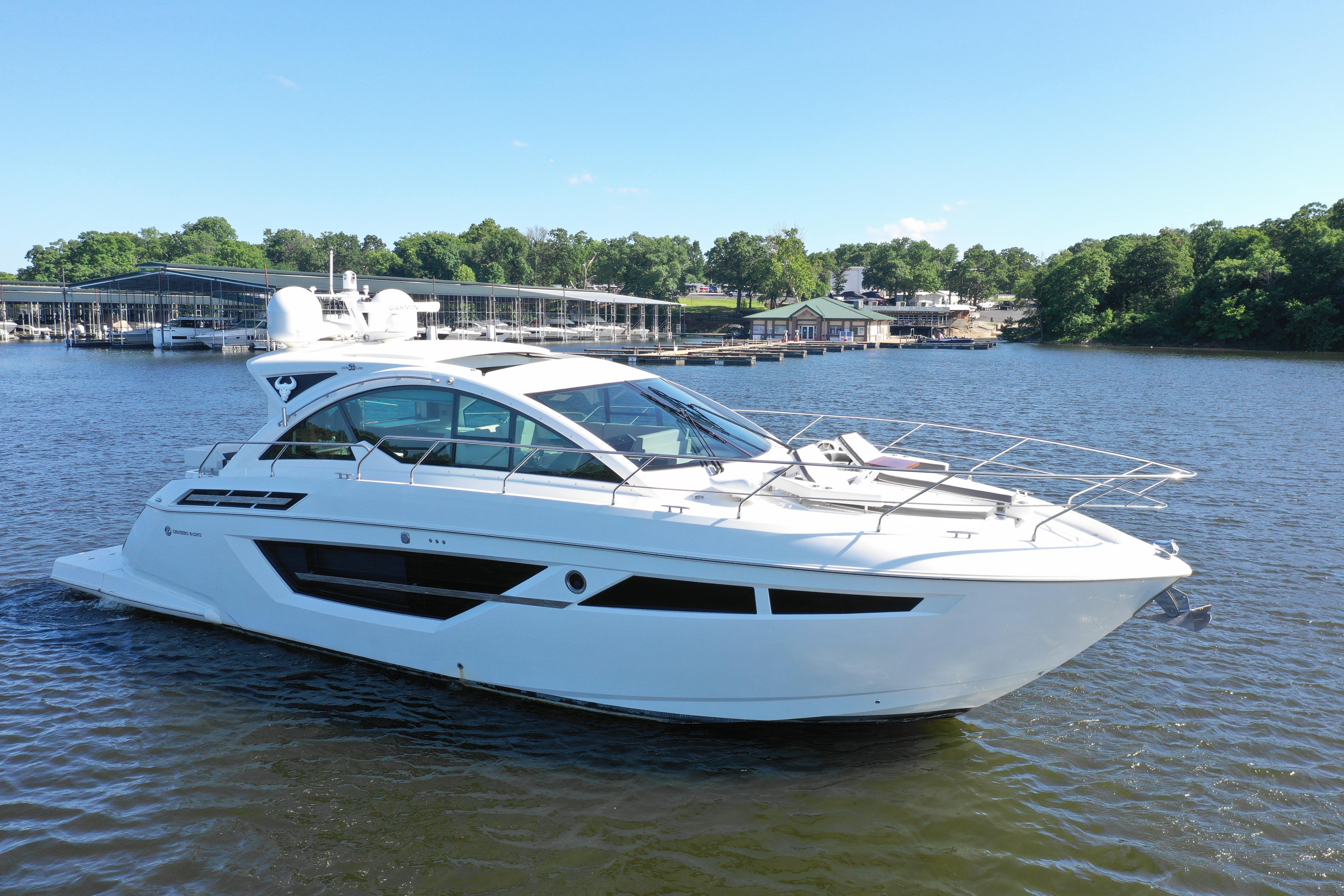 2019 Cruisers Yachts 50 Cantius