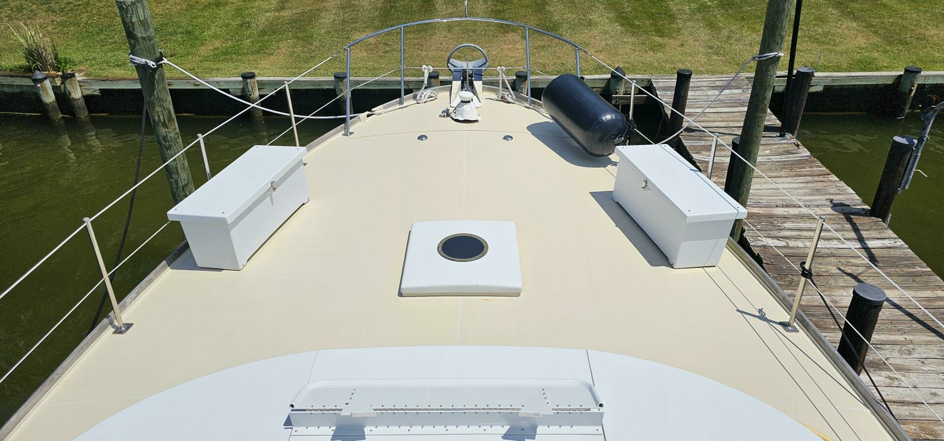 1969 Derecktor Hunt Motor Yacht - Image 2