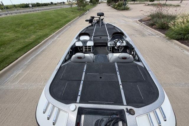 2008 Ranger Z21 Comanche boat with spacious deck and seating, parked on a paved area.