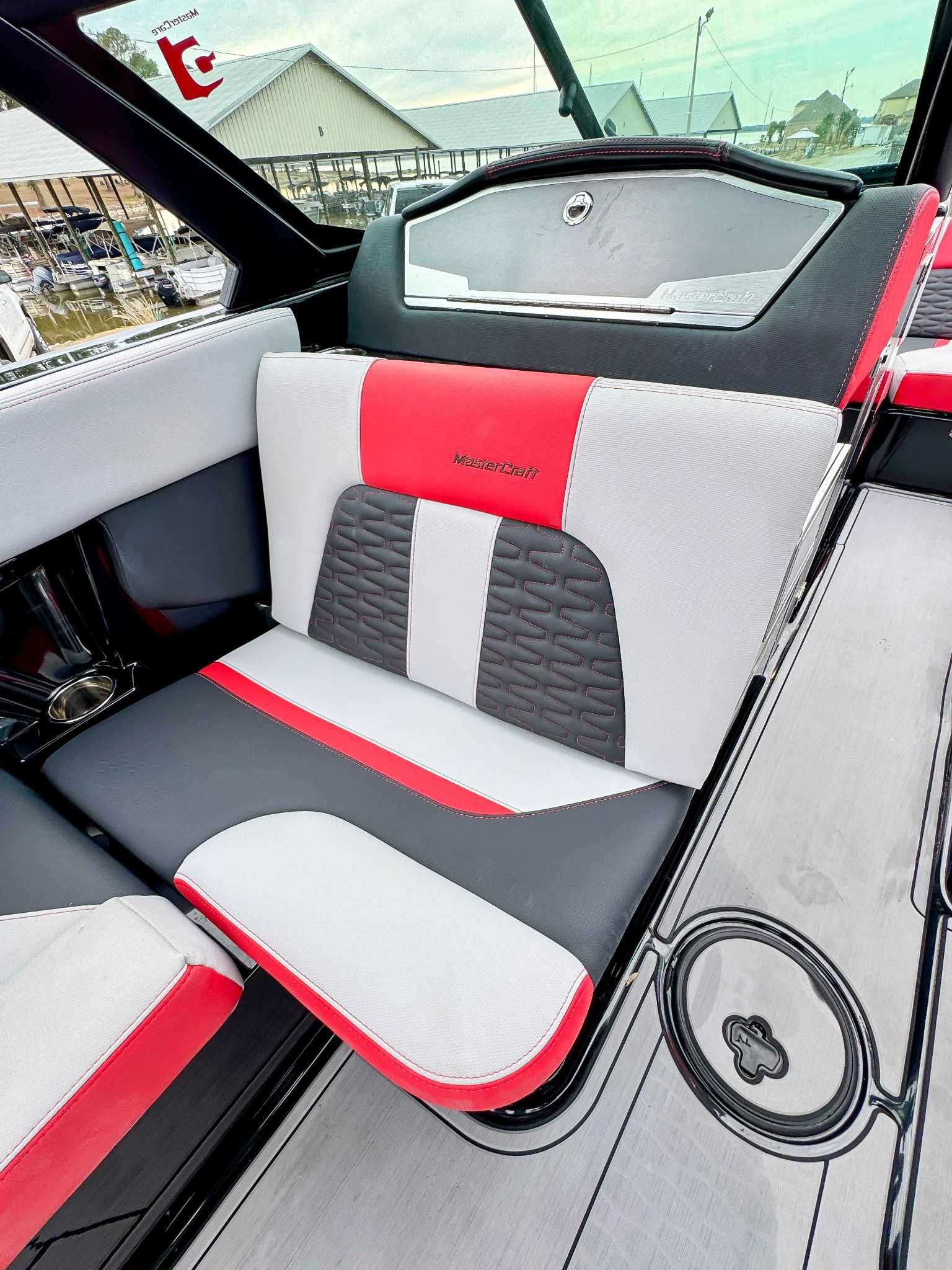 2022 MasterCraft X22 - 19