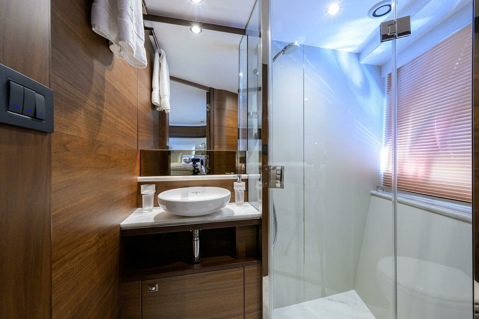 2021 Princess F70 - Image 53