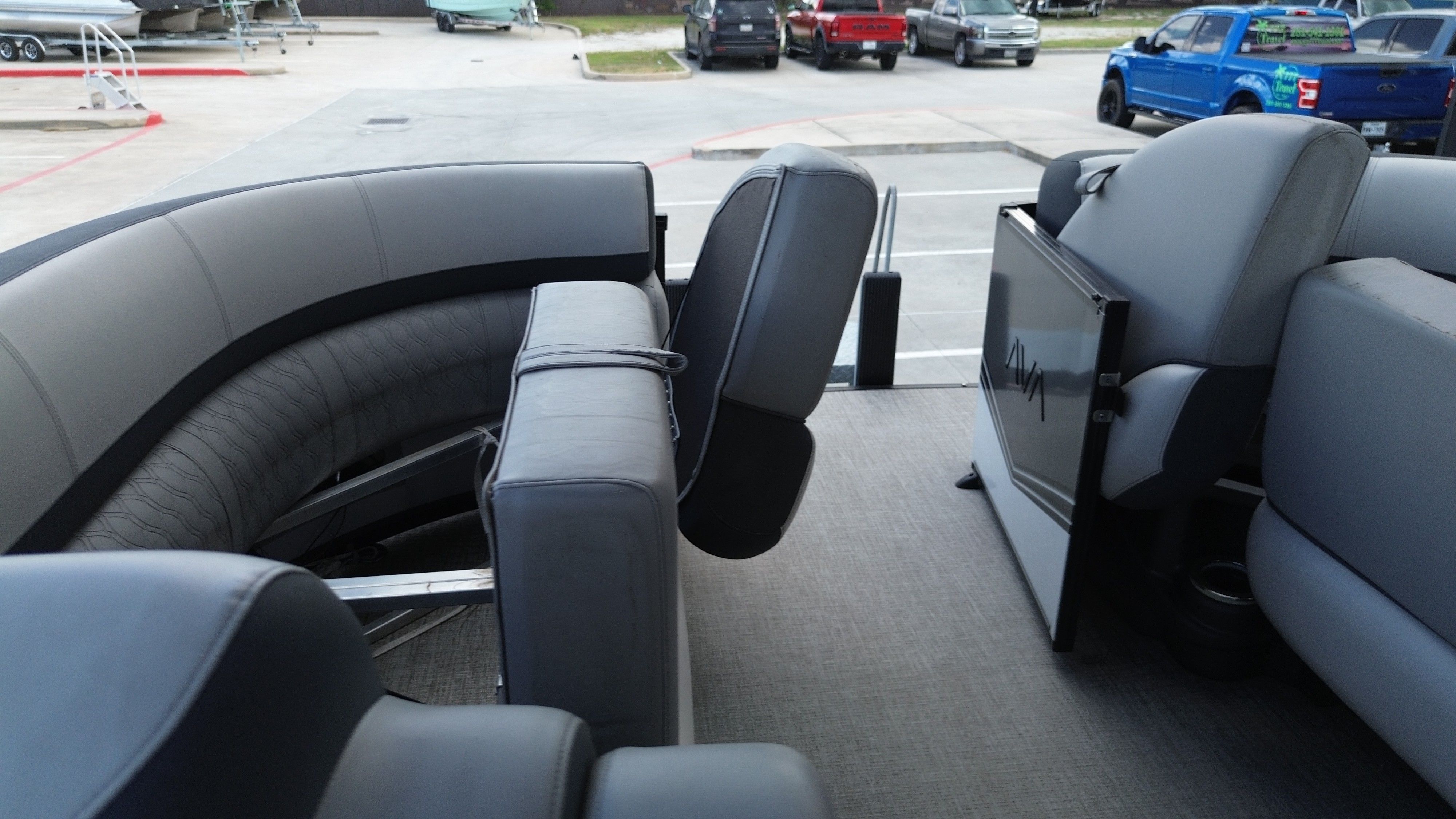 2025 Avalon LSZ Versatile Rear Bench - 23' - 33