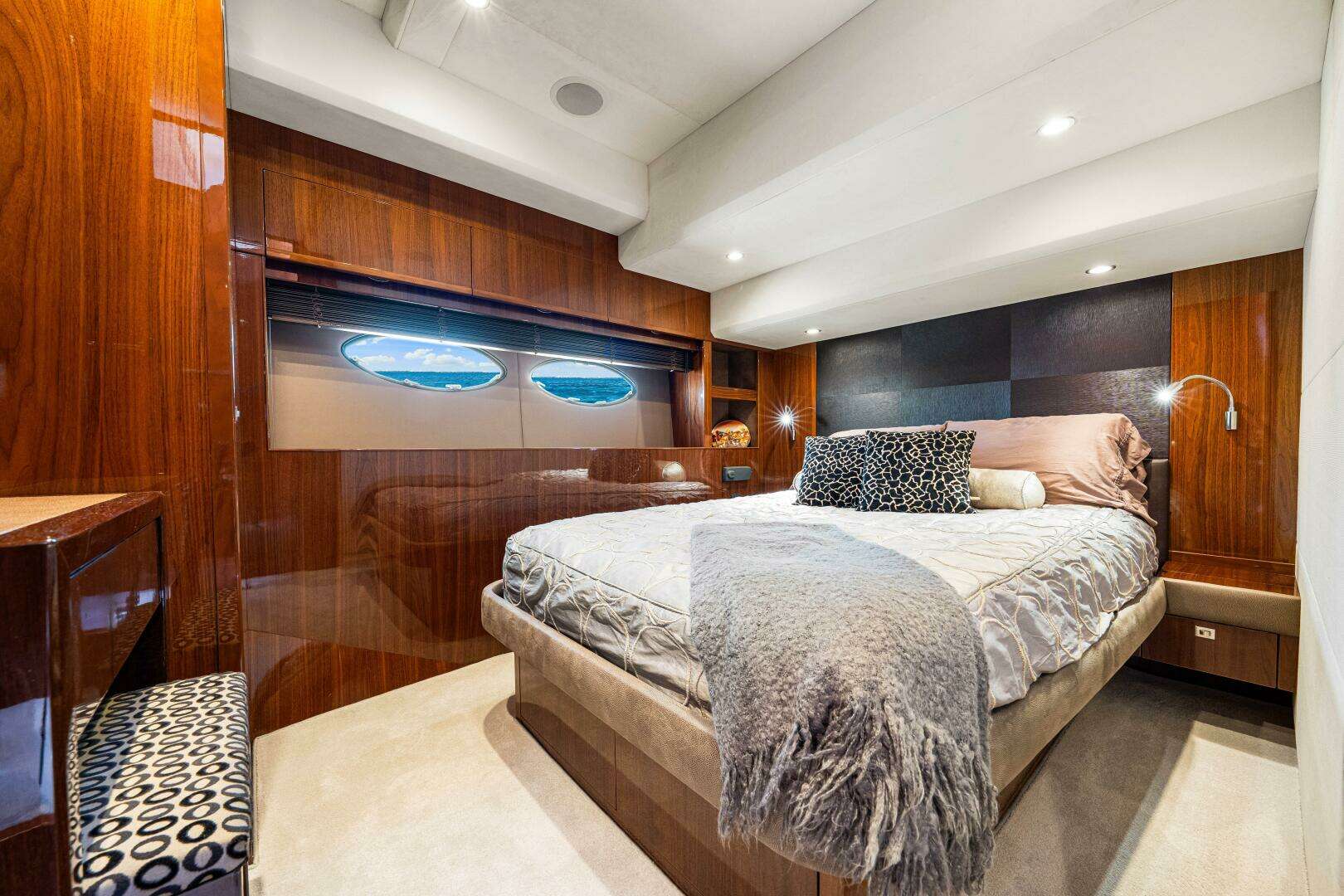 2014 Princess Y72 - Image 145