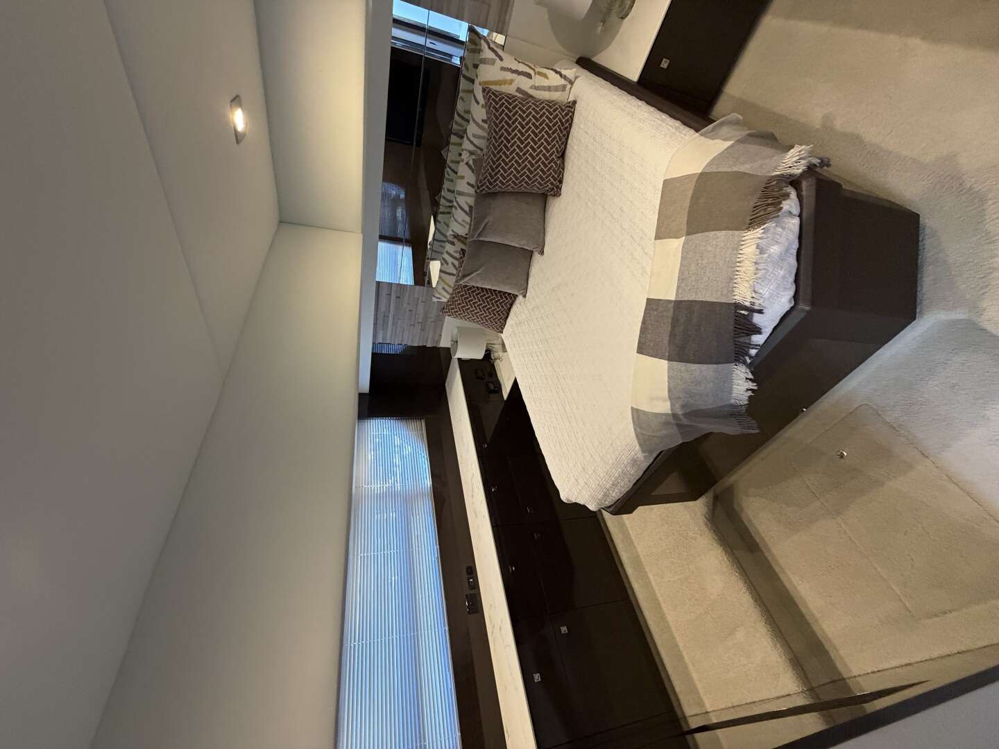 2020 Cruisers Yachts 50 CANTIUS - Image 11