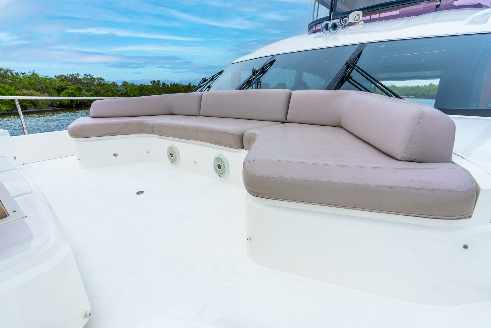 2018 Princess Yachts — - Image 12