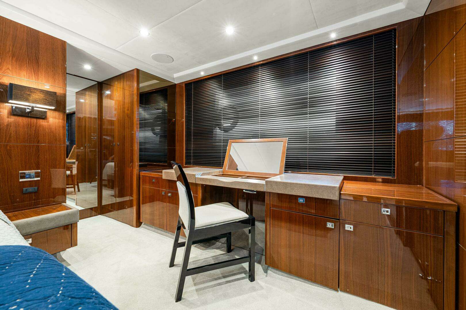 2014 Princess Y72 - Image 138