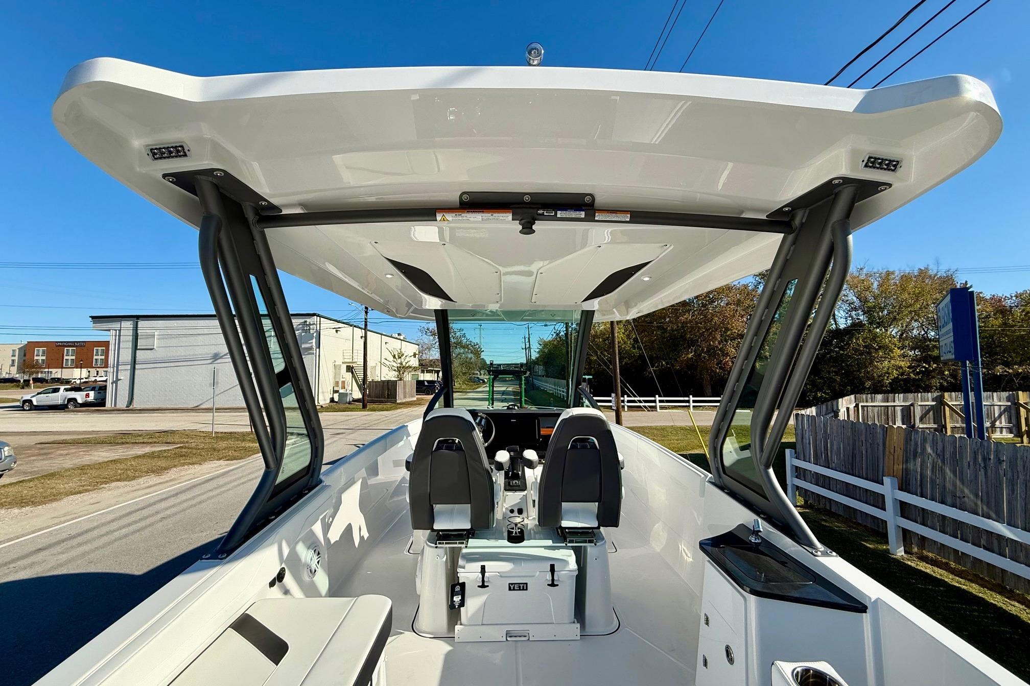 2026 Monterey Elite 27 OB boat interior view.