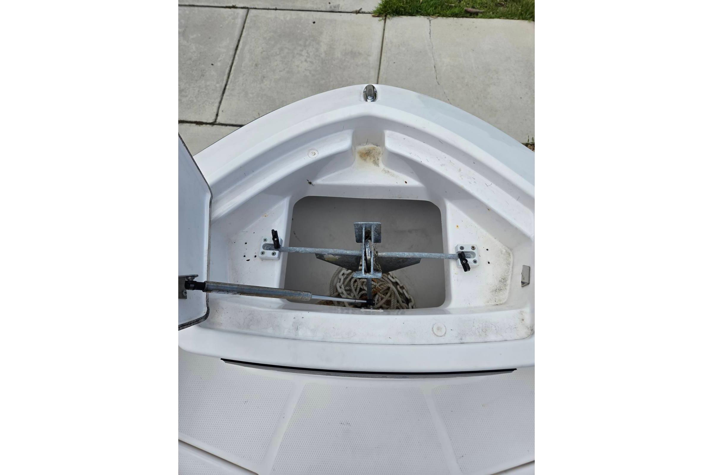 2024 Yamaha Boats 222 FSH Sport E anchor compartment, open and empty.
