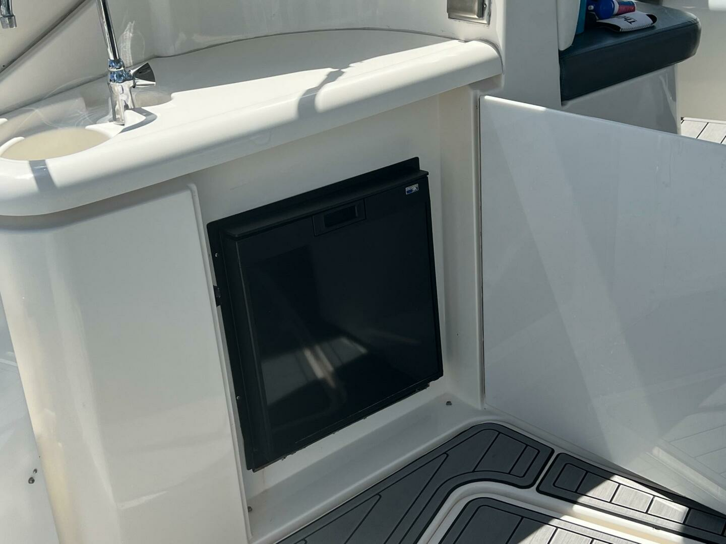 2007 Cruisers Yachts 340 Express - Image 12