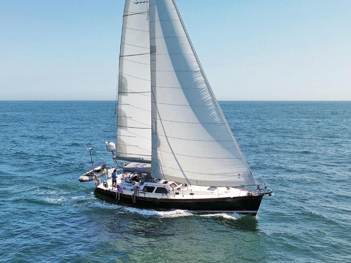 2009 Hylas 54