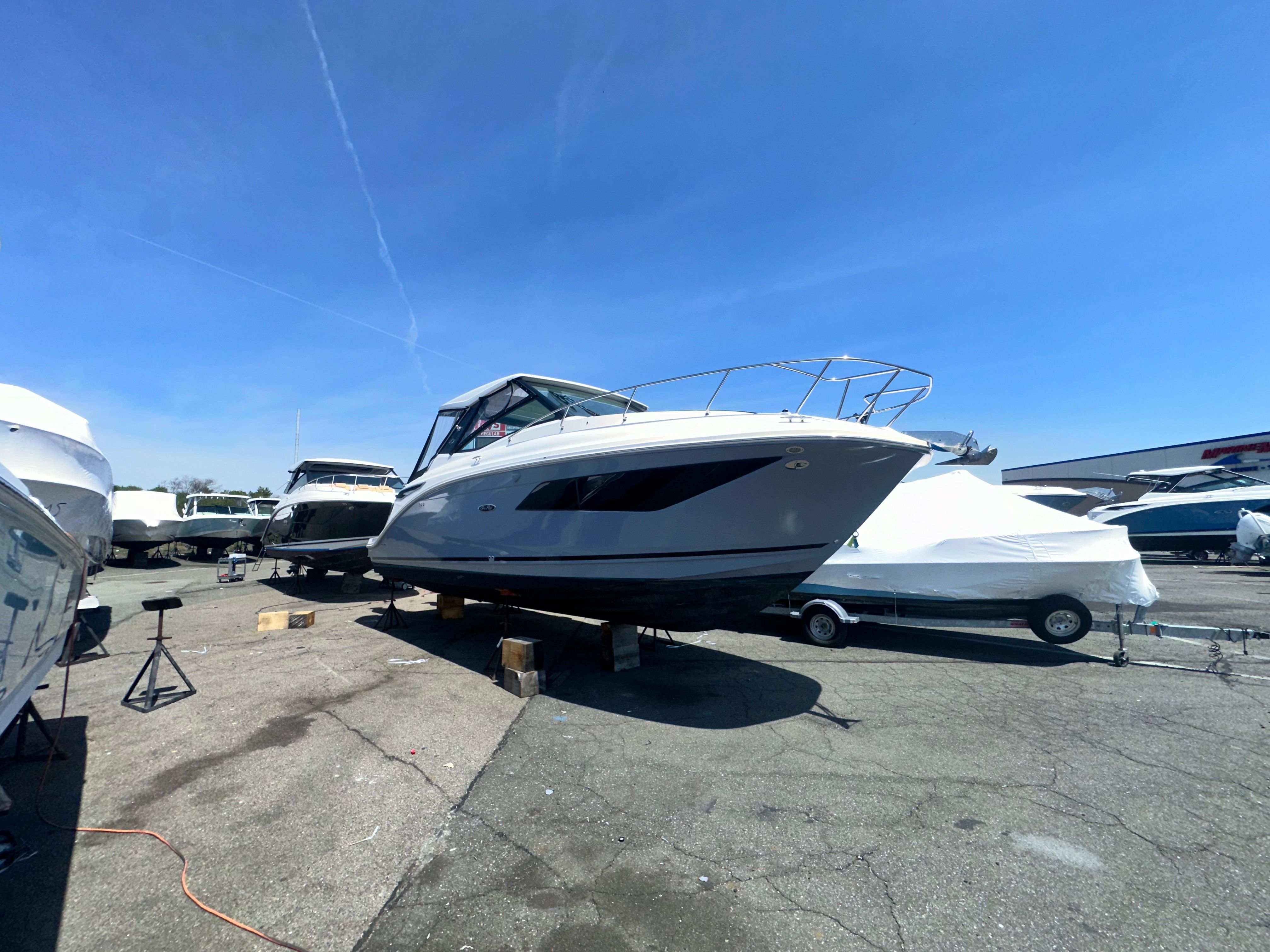 2024 Sea Ray Sundancer 320 Outboard