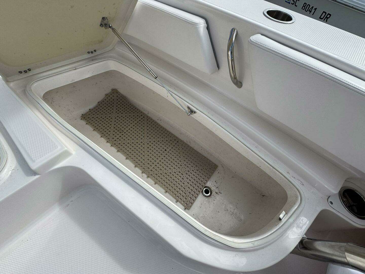 2021 Robalo 246 Cayman - Image 22