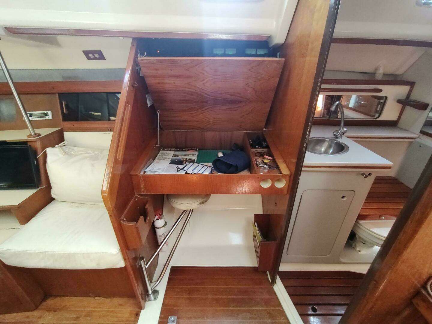 1987 Hunter 37 Legend - Image 37