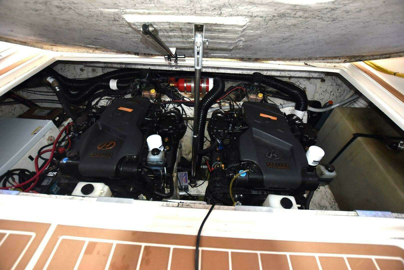 2000 Rinker 342 Fiesta Vee - Image 14