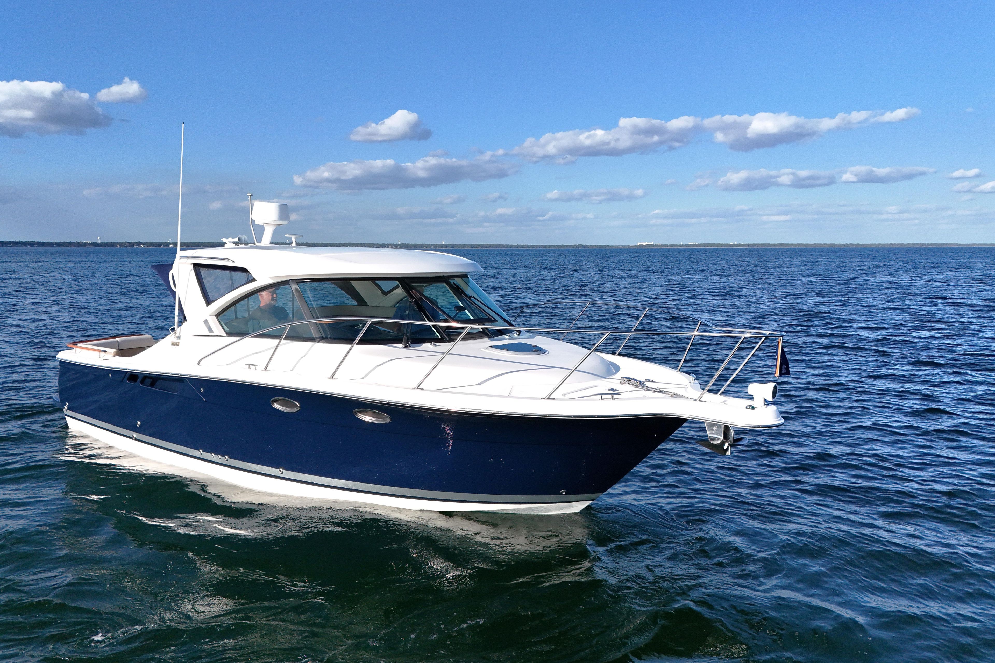 2014 Tiara Yachts 3100 Coronet