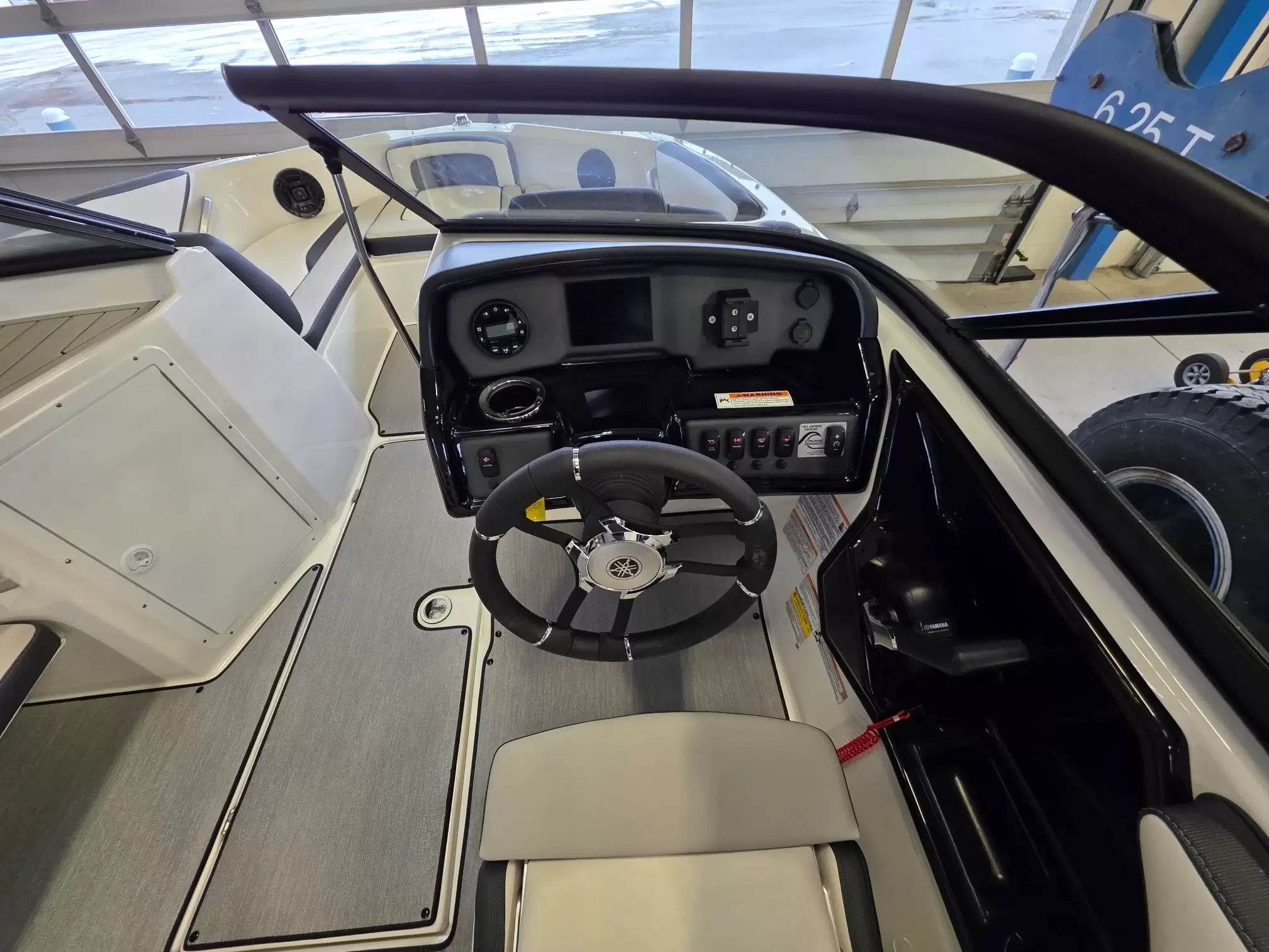 2026 Yamaha Boats AR195 - 9