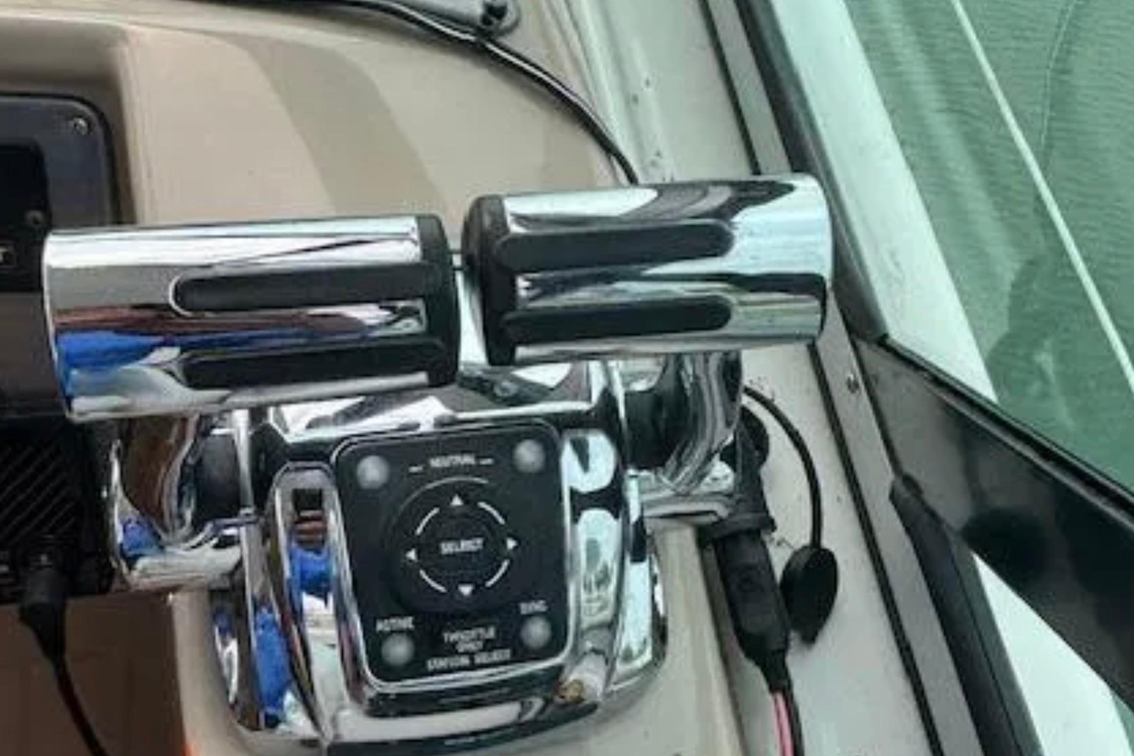Throttle controls on a 2007 Four Winns 378 Vista boat dashboard.