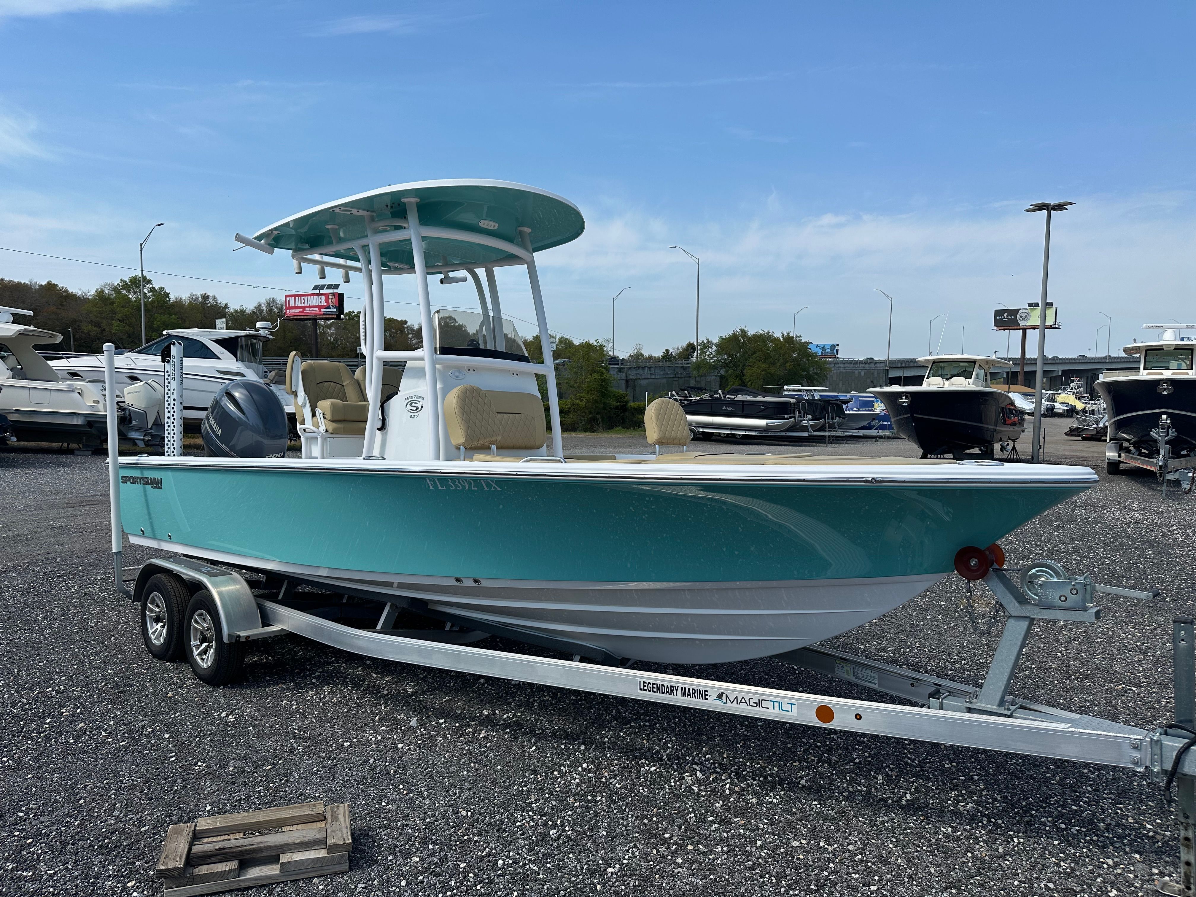 2023 Sportsman Masters 227 Bay Boat